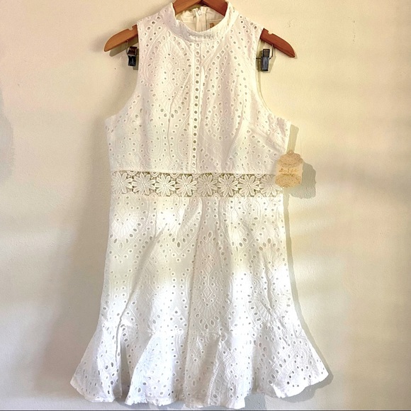 Beautiful eyelet dress - Picture 1 of 5